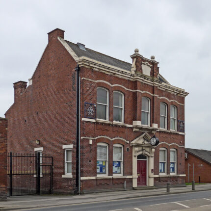 Featherstone Old Town Hall  © Tim Green